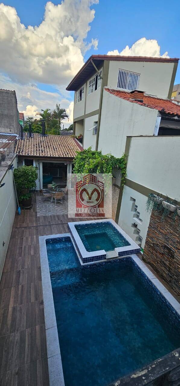 Sobrado, 3 quartos, 310 m² - Foto 1